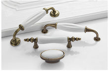 Load image into Gallery viewer, Cisco - Vintage European Handle