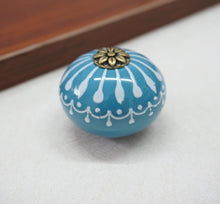 Load image into Gallery viewer, Anouk - Ceramic Macaroon Cupboard & Door Handle