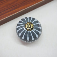 Load image into Gallery viewer, Anouk - Ceramic Macaroon Cupboard & Door Handle