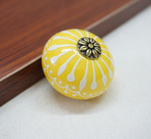 Load image into Gallery viewer, Anouk - Ceramic Macaroon Cupboard & Door Handle