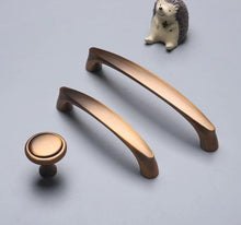 Load image into Gallery viewer, Auberon - Vintage Aluminum Handle
